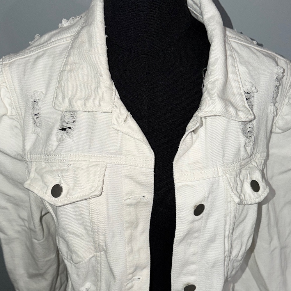 Chic White Distressed Jacket - Picture 2 of 5